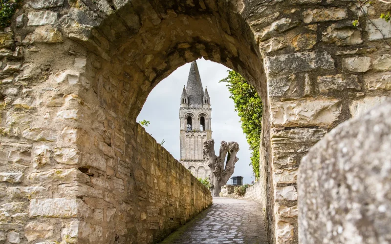 L’abbaye Notre-Dame de Déols et son jardin médiéval